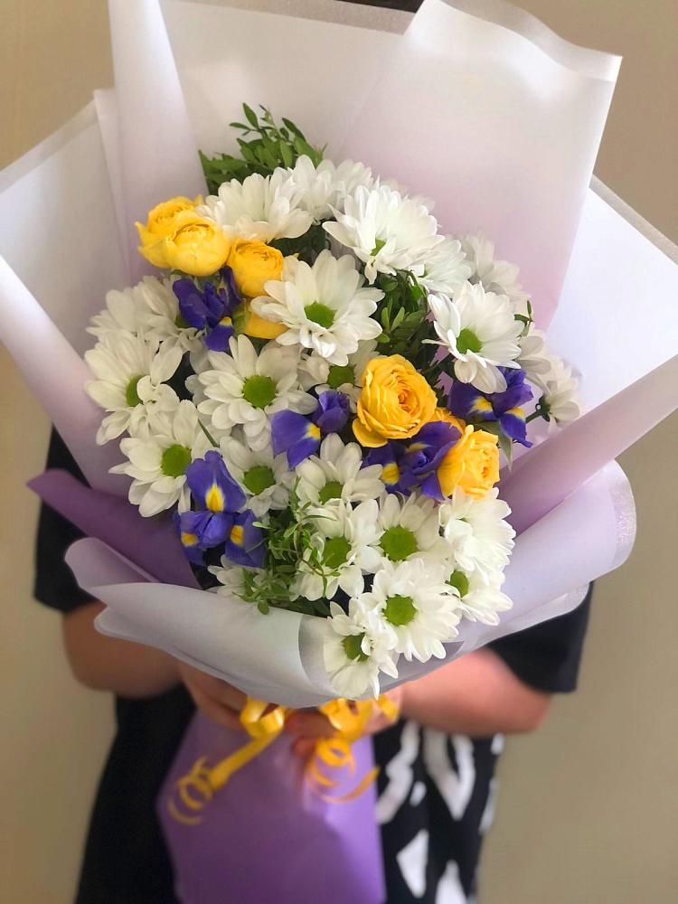 Букет цветов из: Ирисы, Хризантемы и Розы в Игумново