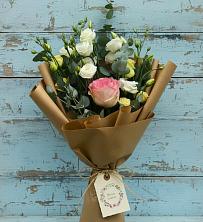 Букет цветов из:  Розы и Лизиантусы в Игумново